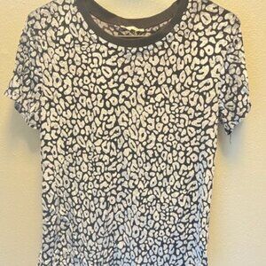 AndTheWhy Womens Leopard Print Short Sleeve‎ Top